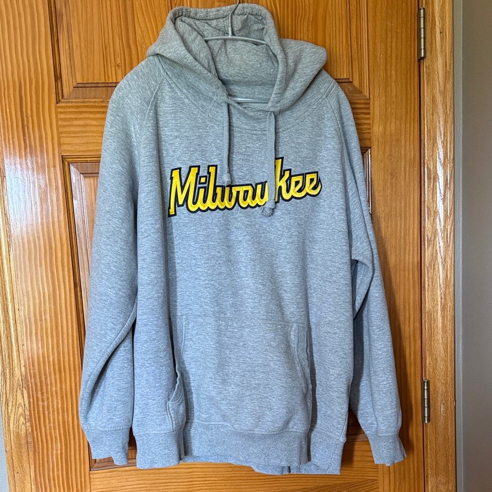 Milwaukee Brewers Antigua Gray Pullover Hoodie, Men’s XL, Excellent Condition